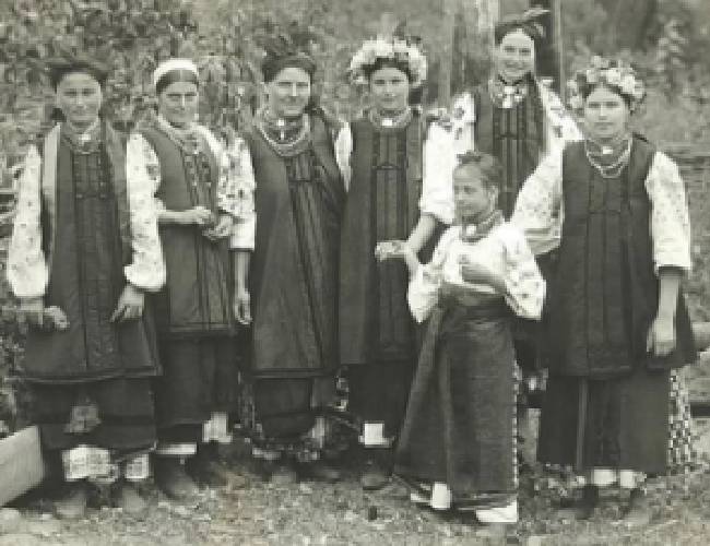 Дивіться, які вишиванки носили на Донбасі понад 100 років тому (фото)